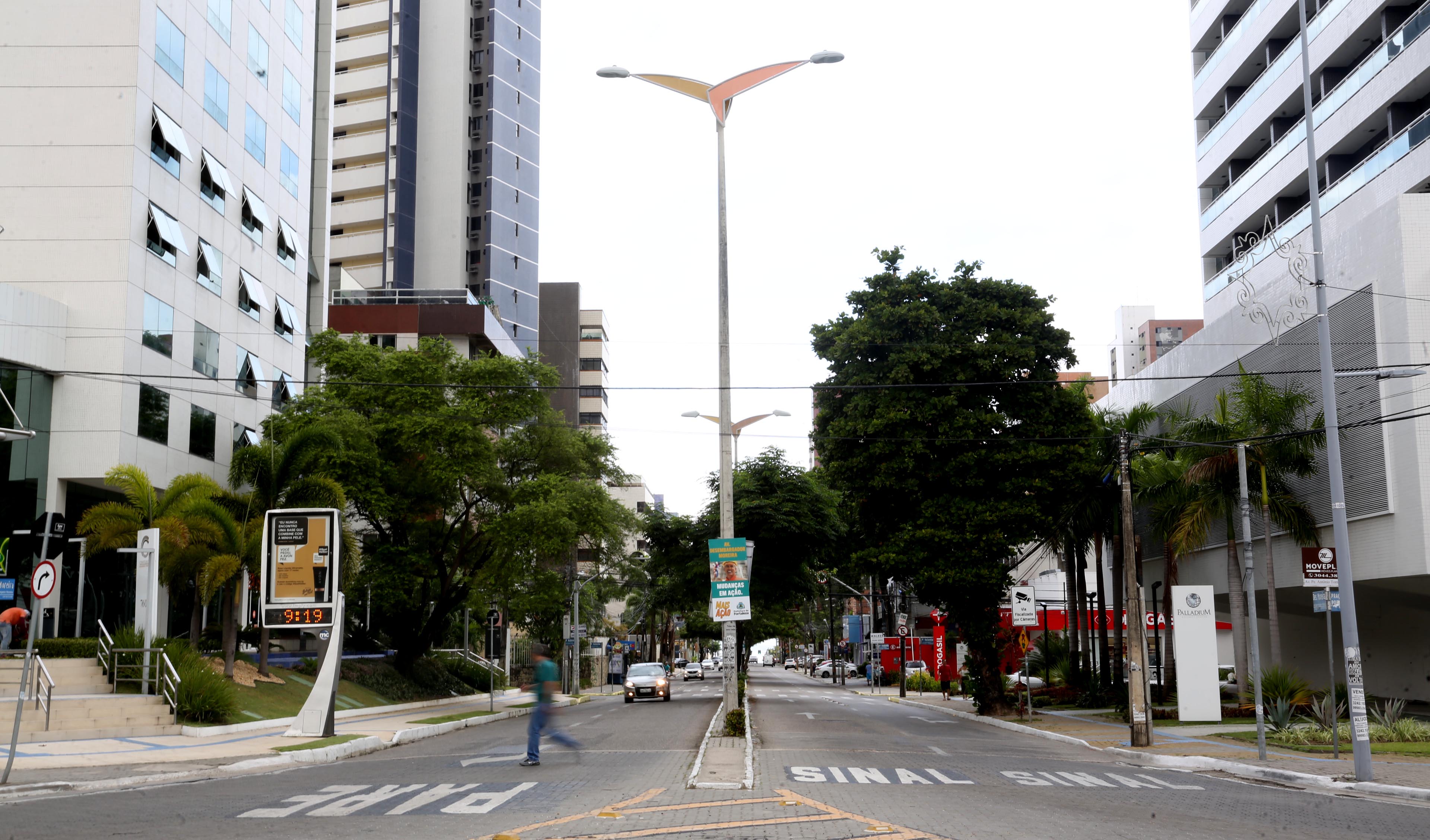 a foto mostra a avenida desembargador moreira